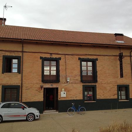 Hostal Los Oteros Pajares de los Oteros Bagian luar foto